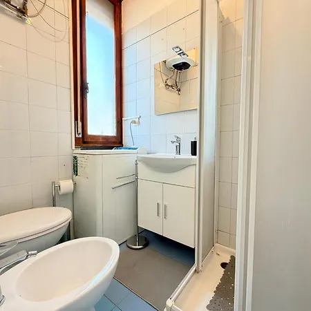Guesthost - Policlinico Cozy With Parking Appartement Modène