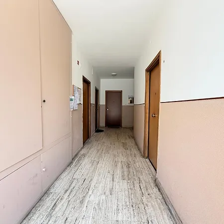 Guesthost - Policlinico Cozy With Parking