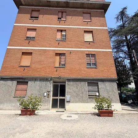 Guesthost - Policlinico Cozy With Parking * Modène