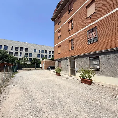 Appartement Guesthost - Policlinico Cozy With Parking